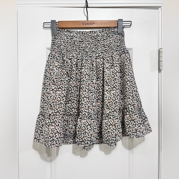 Elan Dresses & Skirts - Elan Tiered Elastic Waist Mini‎ Floral Polyester Skirt - sz S